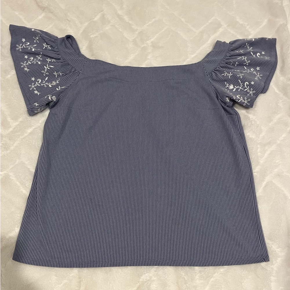 NWOT - Women's Top EXCELLENT condition! Size Medium - Picture 1 of 7